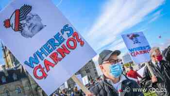 Hundreds of protesting airline workers aim anger at transport minister