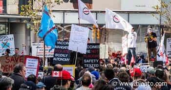 Thousands of anti-maskers protest in Toronto and everyone agrees they're idiots - blogTO
