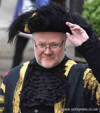 Dave Taylor quits Green Party after suspension over Jack Charlton row