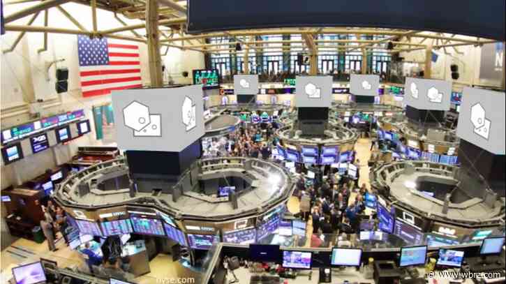 Stocks tick up on Wall Street as stimulus talks continue