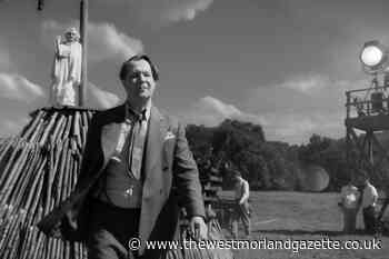 Gary Oldman as Citizen Kane screenwriter Herman J. Mankiewicz in Mank trailer