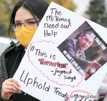 Marching for Mi'kmaq fishermen: GALLERY