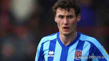 Blackpool: Matty Virtue agrees new two-year deal with Tangerines