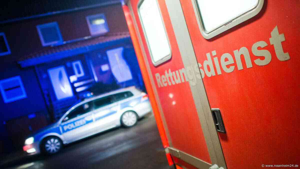Raubling: Einsatz in Raubling: Polizei und Personen in Schutzanzügen im Bereich des Gymnasiums - Coronavirus - rosenheim24.de
