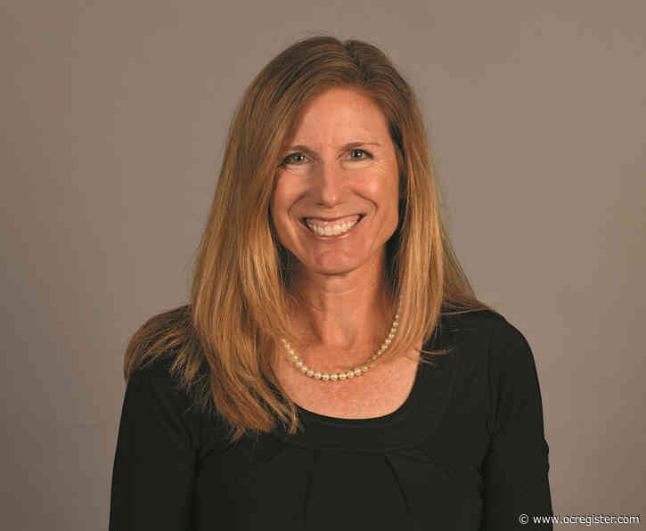 Cal State Fullerton softball coach finds balance in coaching, motherhood