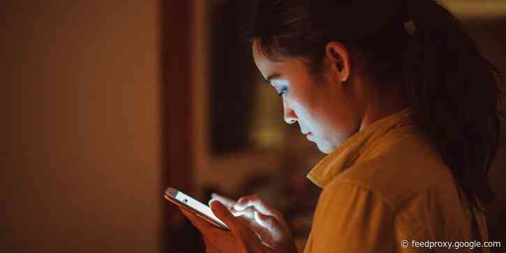 iOS 14 lets you send inline replies in your iPhone's Messages app to start multiple conversation threads in the same chat — here's how to do it