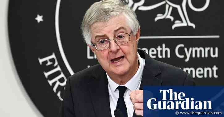 Supermarkets in Wales to sell only essentials during lockdown