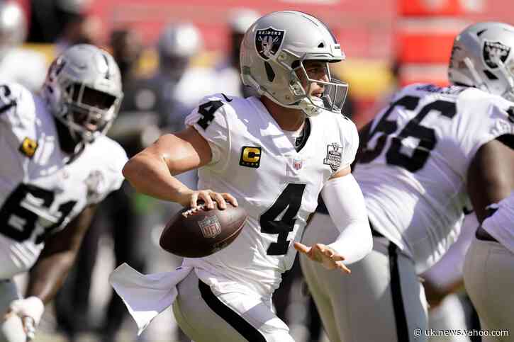 Derek Carr leads Raiders into showdown vs Tom Brady's Bucs