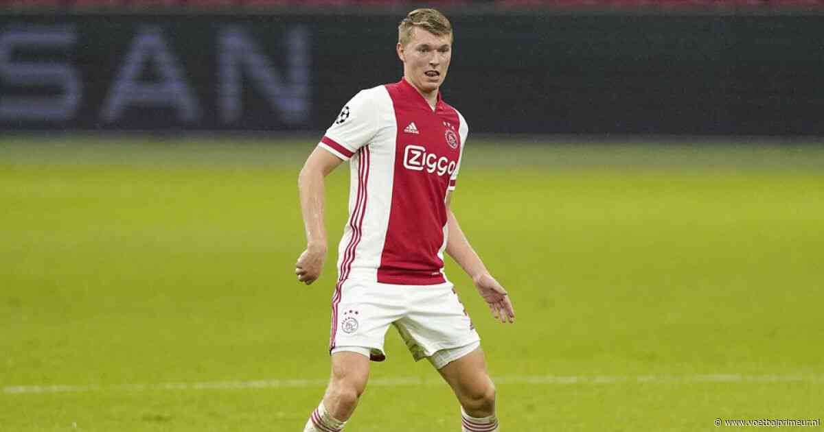 "Ben zeker ook trots dat ik voor Ajax mag spelen en nu een basisspeler ben"