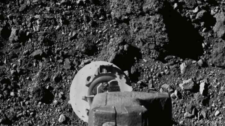 Asteroid Bennu samples escaping from jammed OSIRIS-REx
