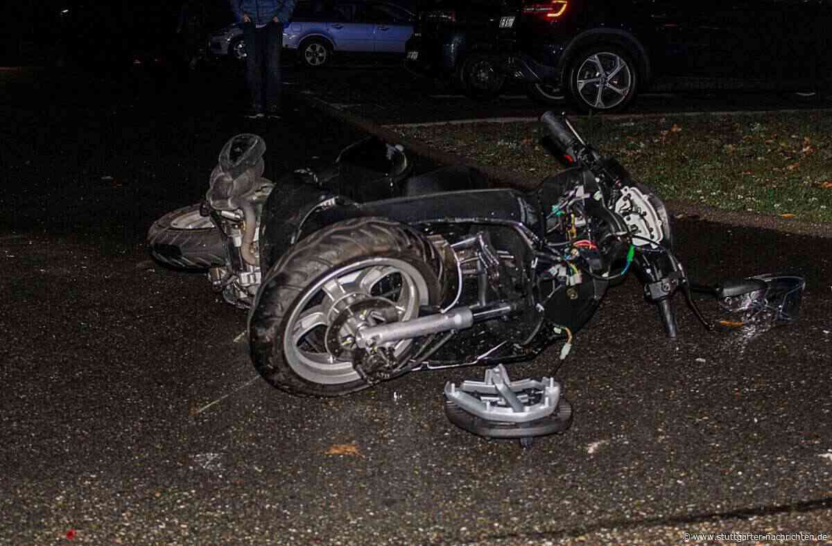 Motorradunfall in Sindelfingen - Smart-Fahrer missachtet Vorfahrt – Biker und Sozius schwer verletzt - Stuttgarter Nachrichten