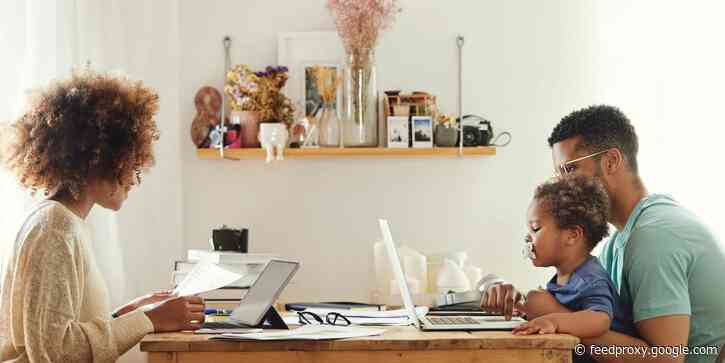 4 ways parents and kids can stay focused together while studying and working from home