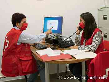 Generaciones de voluntarias de la Cruz Roja: el compromiso no tiene edad - La Vanguardia