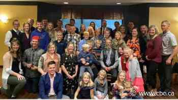 Niagara MPP Sam Oosterhoff faces backlash over packed group photo with no masks