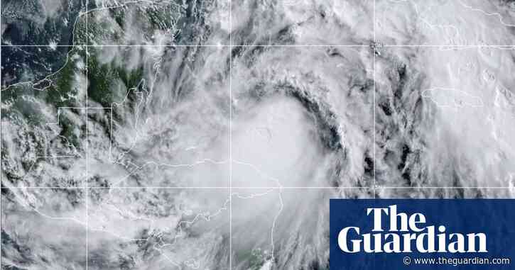 Storm Zeta strengthens into hurricane as it approaches Mexico and US
