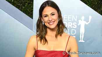 Jennifer Garner shuts down pregnancy speculation after Halloween photo raises questions