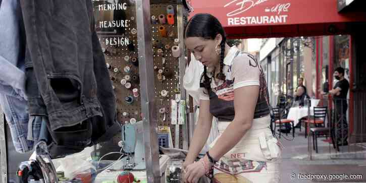 This NYC tailor is rebelling against fashion industry waste by fixing clothes from a street cart