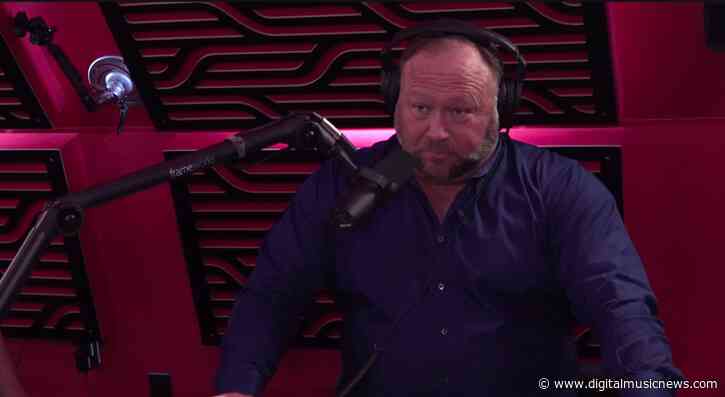 Joe Rogan Sends a Message to Spotify Employees Who Want to Edit Him