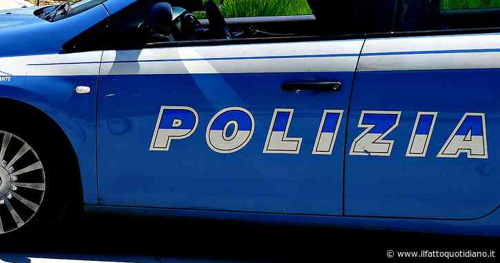 Omicidio a Casale Monferrato, uomo di 43 anni uccide il marito con 30 coltellate. Dopo 48 ore chiama la polizia e confessa: arrestato