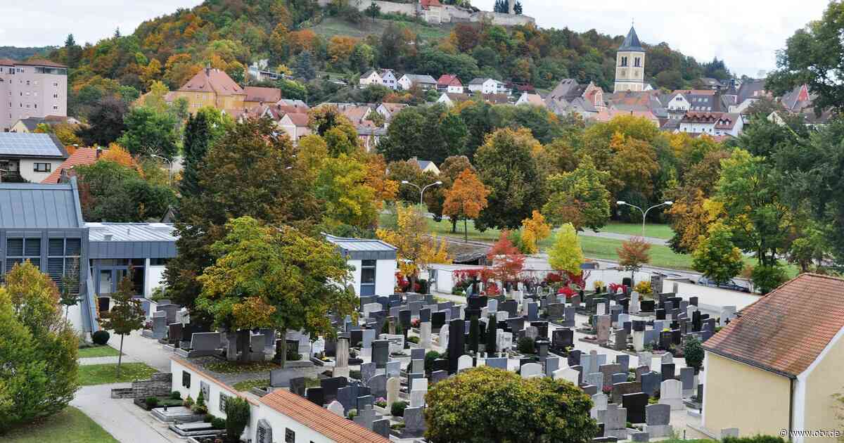 Burglengenfeld: Totengedenken mit Gräbersegnung abgesagt - Oberpfalz TV