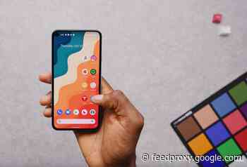 Google Pixel 5 smartphone gets reviewed (Video)