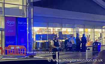 'Multiple stabbings' reported in Garratt Lane, Wandsworth