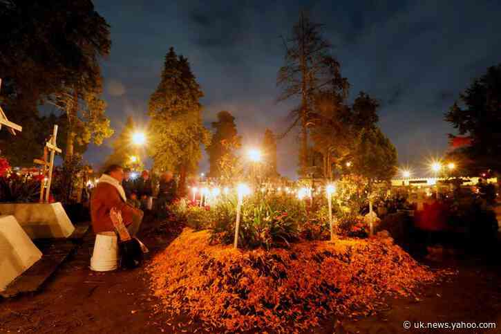 Coronavirus forces Mexicans to celebrate Day of the Dead early
