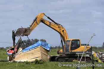 Desalojan con excavadoras a familias de un predio en Buenos Aires - La Jornada
