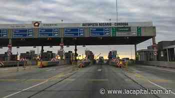 Barreras levantadas en las autopistas a Buenos Aires y Córdoba por reclamos laborales - La Capital (Rosario)