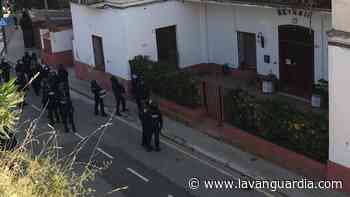 Cargas durante el desalojo de la Casa Buenos Aires en Barcelona - La Vanguardia
