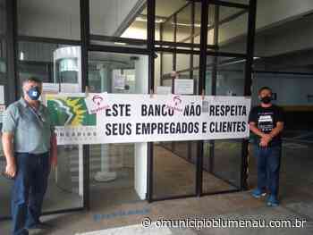 Principal agência do Bradesco em Blumenau é fechada pelo sindicato - O Município Blumenau