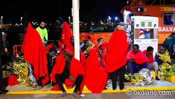 La Cruz Roja de Almería, desbordada: llegan 120 ilegales en varias pateras con mujeres y niños - OKDIARIO