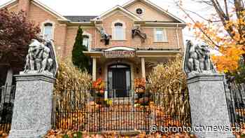 Torontonians find new ways to celebrate Halloween amid pandemic