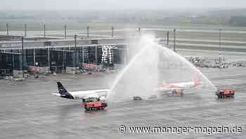 "Endlich können wir unseren Flughafen in Betrieb nehmen. Endlich."