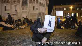Modena. Ristoranti, bar, negozi e palestre Flashmob per dire basta «Il Governo sostenga le nostre spese» - La Gazzetta di Modena