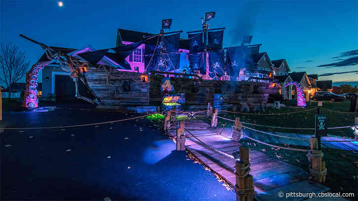 Father Builds His Daughter A 50-Foot Pirate Ship For Halloween