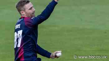 Graeme White: Northamptonshire spinner signs new one-year white-ball contract