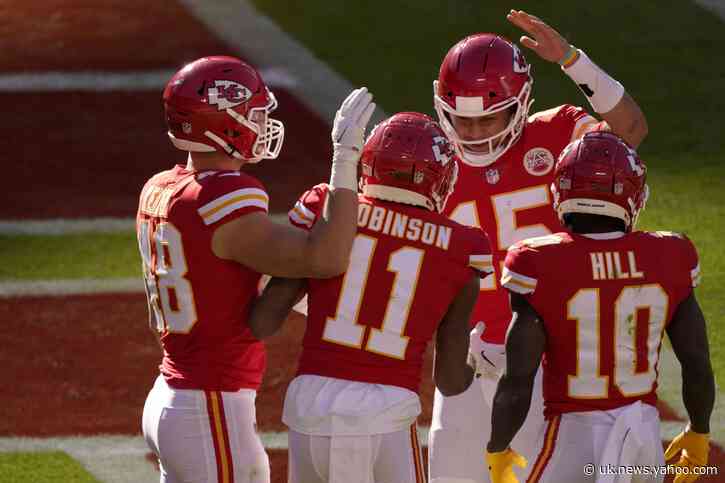 Mahomes throws 5 TD passes as Chiefs romp past Jets, 35-9
