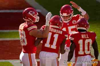 Mahomes Throws 5 TD Passes as Chiefs Romp Past Jets, 35-9