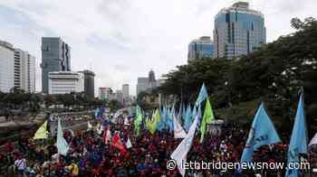 Thousands continue protests against Indonesia's new jobs law - Lethbridge News Now