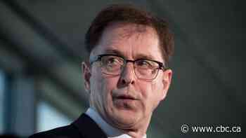 B.C. health minister warns of 'significant' COVID-19 case count over weekend