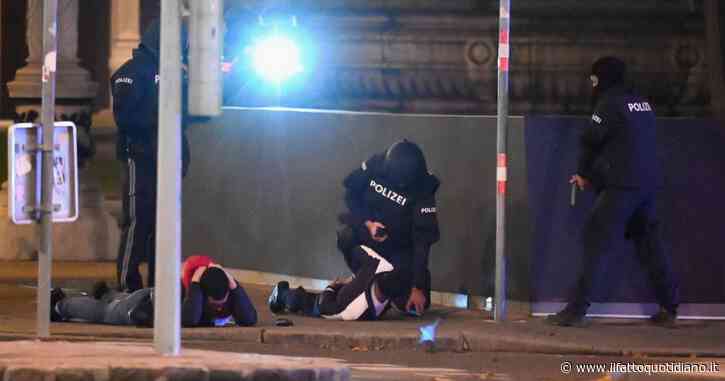 Attentato a Vienna: ci sono morti e feriti. Spari in centro: “Attacco in 6 punti della capitale”. Il governo: “Caccia all’uomo” – La diretta