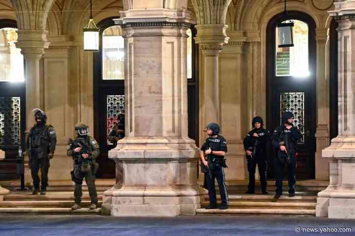 At least 1 killed, several injured in suspected Vienna terrorist attack