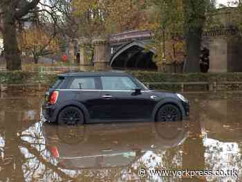 Cars and pubs marooned as Ouse rises