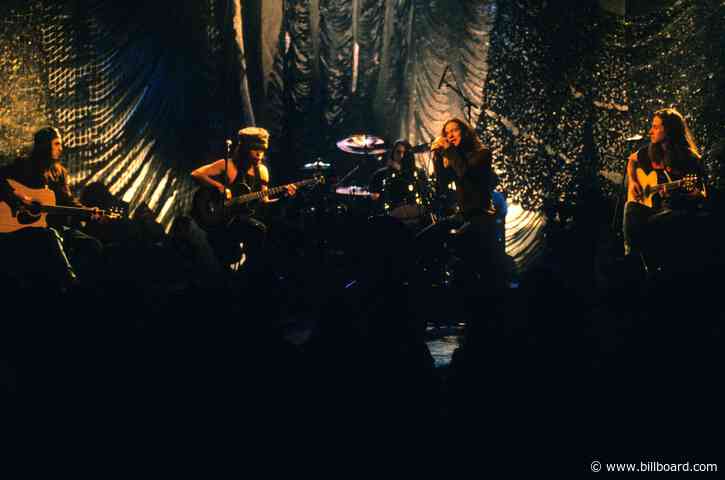 Pearl Jam Lands 14th Top 10 on Billboard’s Album Sales Chart With ‘MTV Unplugged’