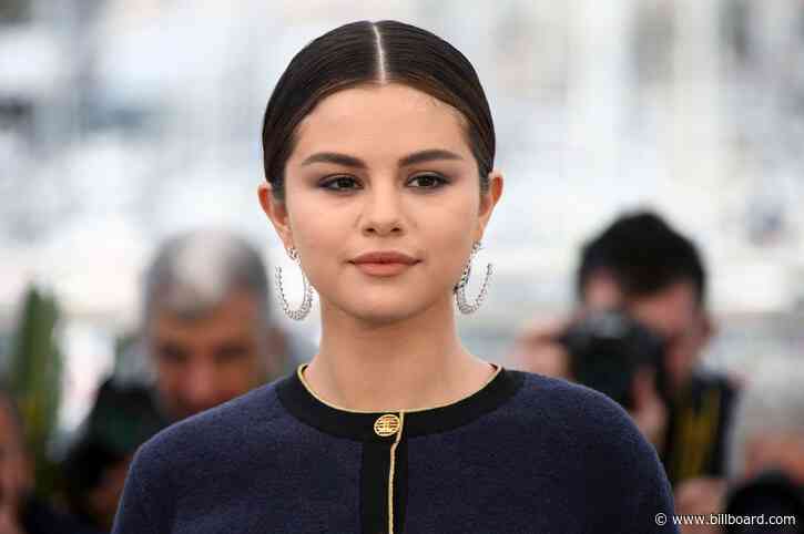 Selena Gomez Urges Fans to ‘Please, Please Vote in Person’