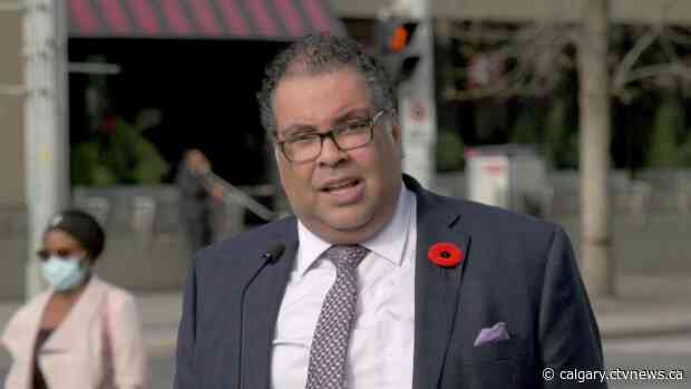 Lockdowns possible as COVID-19 numbers soar, warns Calgary mayor