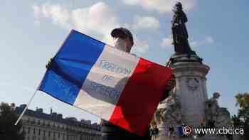 Trudeau defends freedom of speech after outcry over comments on Paris attack