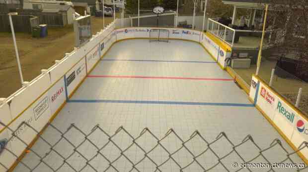 Backyard hockey rink in Red Deer goes viral on Reddit