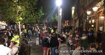 Final night before lockdown - huge crowds gather as bars close their doors